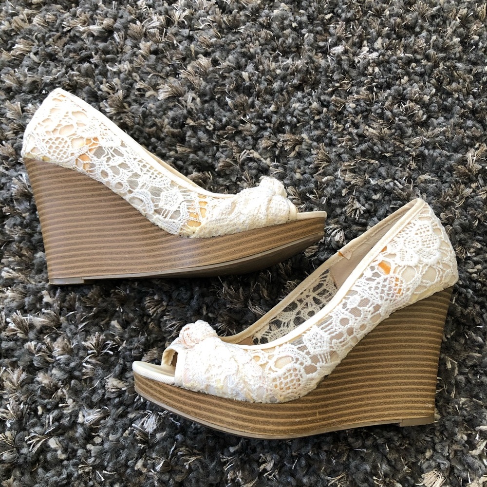 Cream/Ivory Lace Wedges
